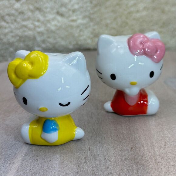 Hello Kitty Ceramic Salt and Pepper Shaker Set Yellow Pink White Sanrio New - Picture 8 of 16